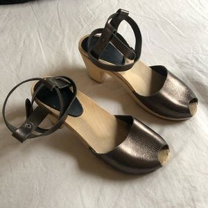 Bryr Annabelle Peep Clog